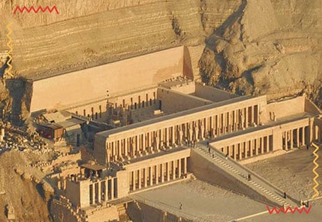 الملكة حتشبسوت: لغز الفرعون الذي تحدى الزمن 12 معبد الدير البحري